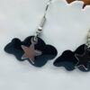 Boucles d'oreilles argentées, nuages noirs et étoiles. – Image 3