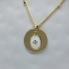 Collier sautoir plaqué or doré, médaille ronde doré et médaille blanche croix plaqué or. – Image 4