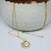 Collier sautoir plaqué or doré, médaille ronde doré et médaille blanche croix plaqué or. – Image 3
