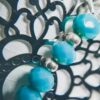 Collier sautoir argenté filigrane et perles en verre bleues turquoise. – Image 2