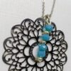 Collier sautoir argenté filigrane et perles en verre bleues turquoise. – Image 3