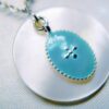 Collier mi long acier inoxydable et nacre, médaillon turquoise. – Image 2