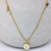 Nina: Collier plaqué or doré, pendentif croix époxy et 2 médailles dorées – Image 4