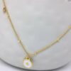 Nina: Collier plaqué or doré, pendentif croix époxy et 2 médailles dorées