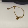 Noa: Bracelet doré avec un médaillon blanc et une étoile – Image 2