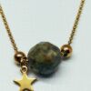 Luna: Collier sautoir doré et pierre naturelle verte – Image 6