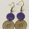 Paola : Boucles d'oreilles dorées et violettes – Image 5