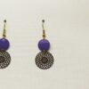 Paola : Boucles d'oreilles dorées et violettes – Image 4