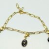 Carmen: Bracelet doré grosse maille, breloques nacre naturelle, résine et verre. – Image 3