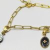 Carmen: Bracelet doré grosse maille, breloques nacre naturelle, résine et verre. – Image 4