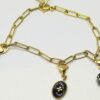 Carmen: Bracelet doré grosse maille, breloques nacre naturelle, résine et verre. – Image 7