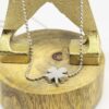 Eva: Collier sautoir argenté en acier chirurgical avec un trèfle à 4 feuilles – Image 2