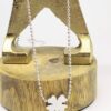Eva: Collier sautoir argenté en acier chirurgical avec un trèfle à 4 feuilles