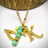 Diana : Collier sautoir à personnaliser, initiales et perles en verre de couleur.