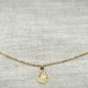 Shilo: Collier court doré sequins et feuille fine